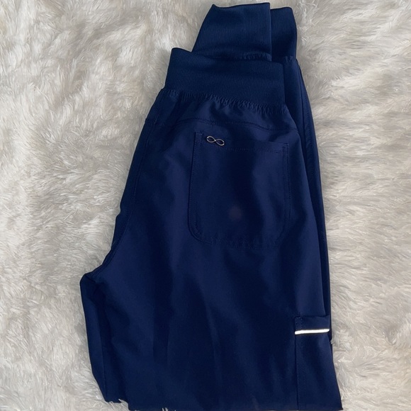 Jogger scrubs - Picture 2 of 3